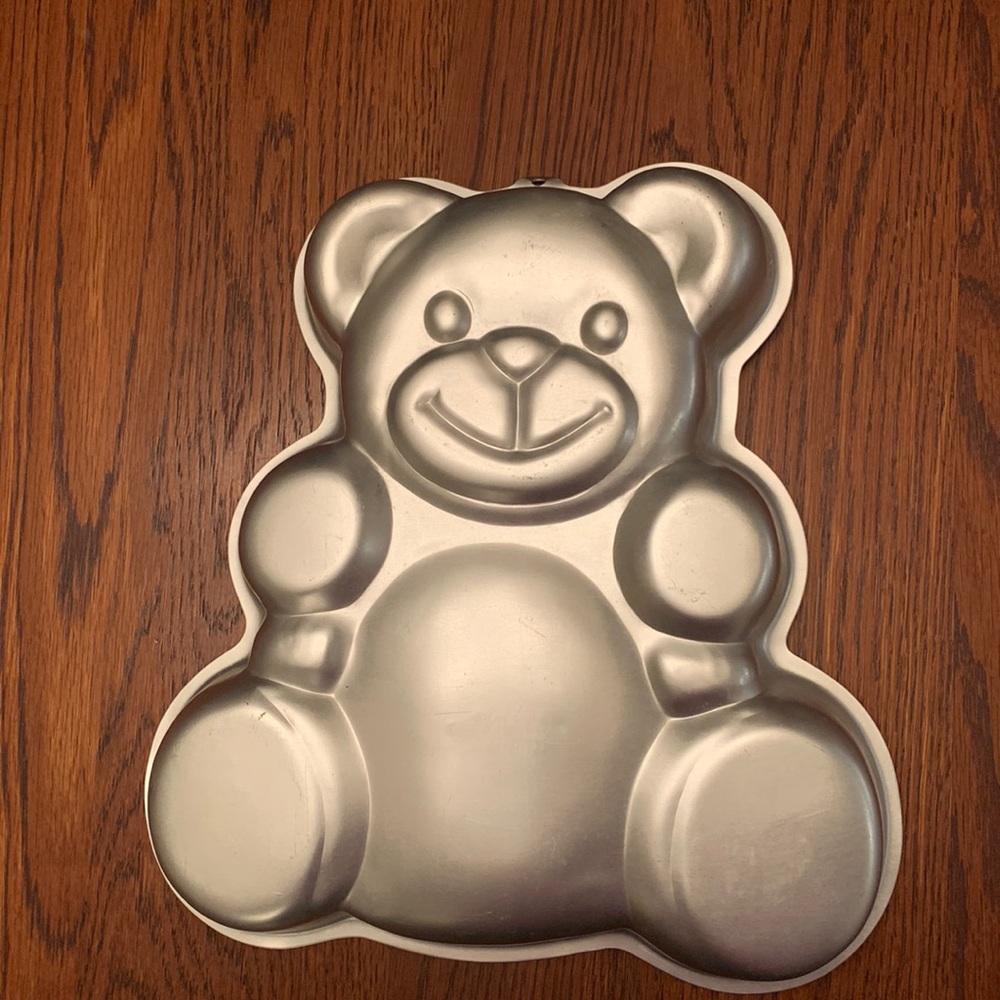 Wilton cake pan. Teddy Bear.